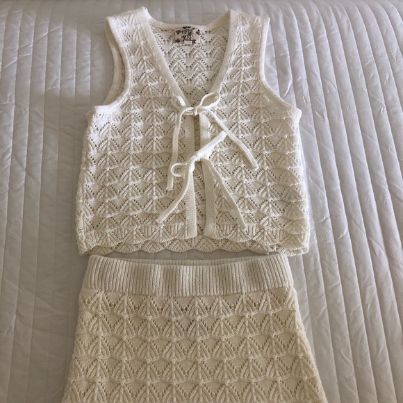 Dresses & Skirts - Cream Knit Sleeveless Top and Skirt Set